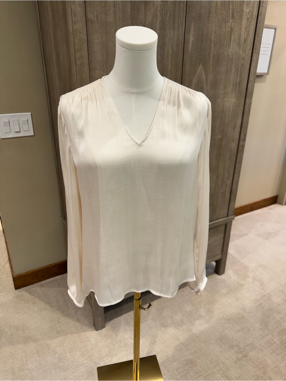 Banana Republic Cream V-Neck Long-Sleeve Blouse
